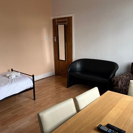 2 Bedroom Apartment, 5 Minutes From City Centre Ньюкасл-апон-Тайн Экстерьер фото