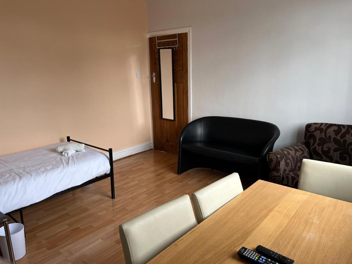 2 Bedroom Apartment, 5 Minutes From City Centre Ньюкасл-апон-Тайн Экстерьер фото